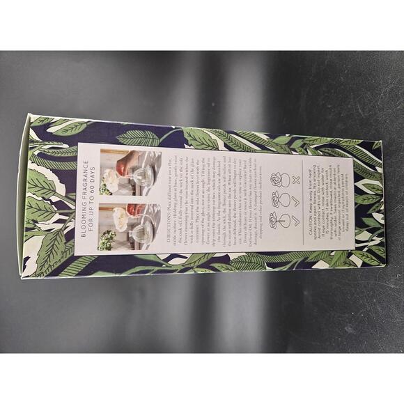 Greenleaf Garden Thyme Flower Diffuser Herbal Green Scent New in Box Giftable - Picture 3 of 6